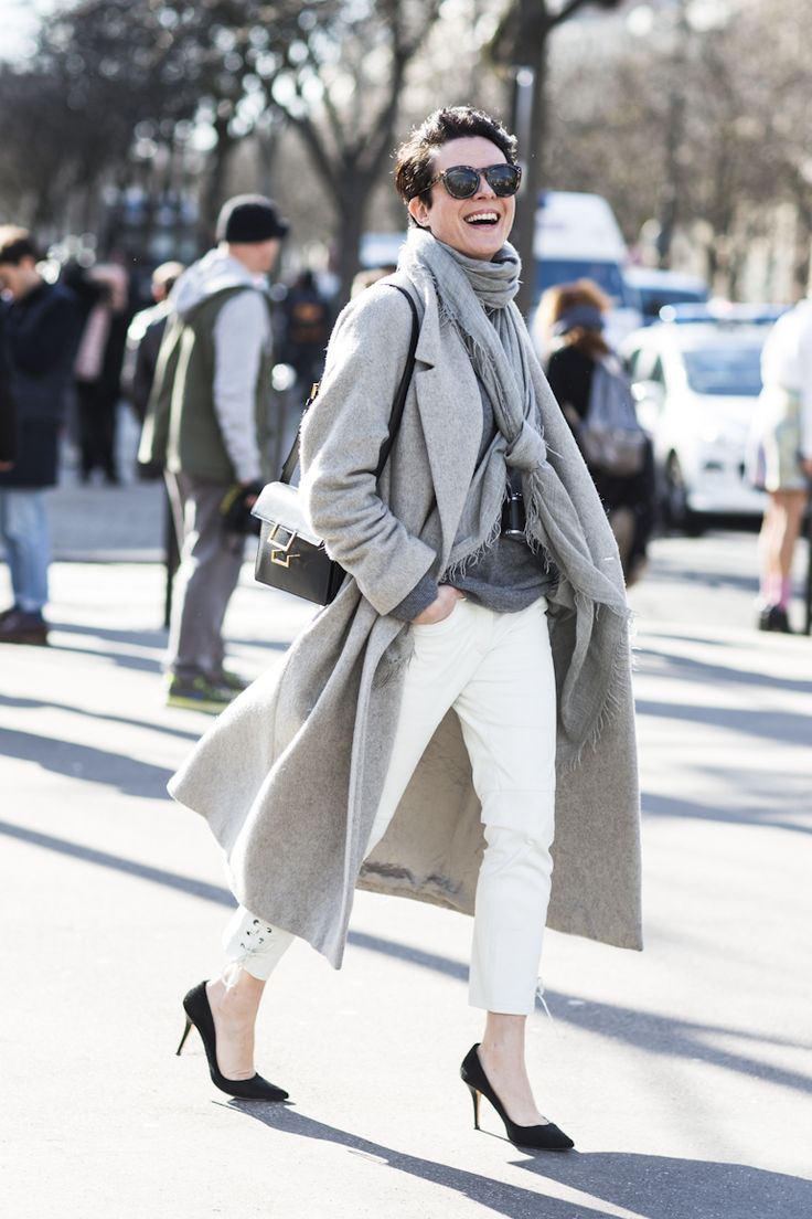 Oversized Grey Wool Coat Over Grey Sweater and White Trousers Oversized Grey Wool Coat Over Grey Sweater and White Trousers — Paris Outfits