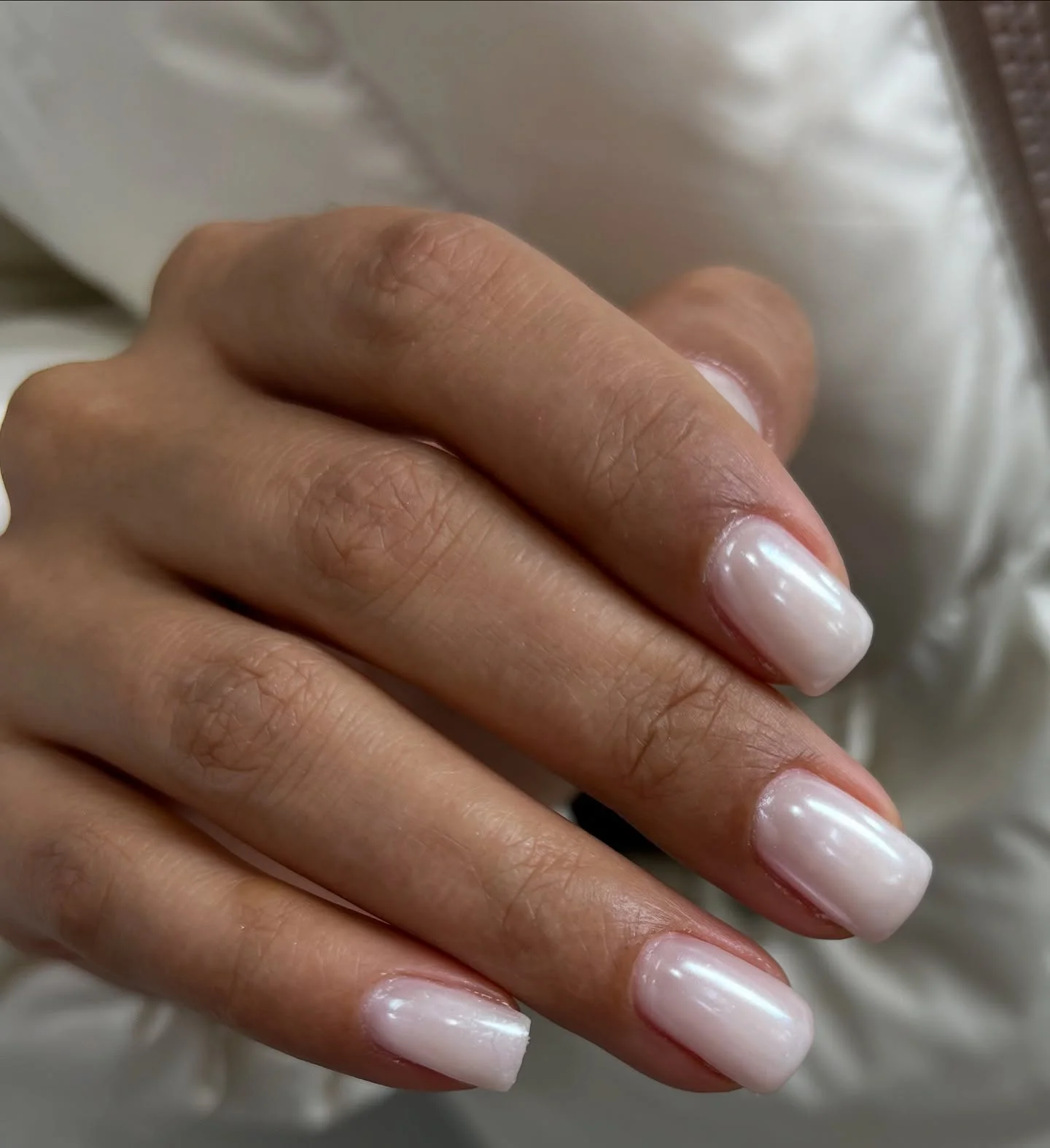 21 Pearl Powder Nails for a Chic and Elegant Manicure