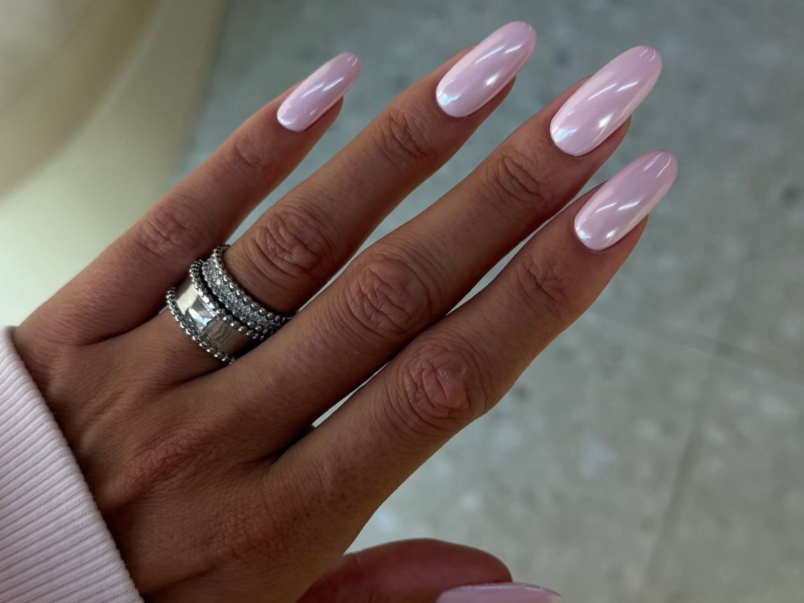 Light Pink Pearlescent Coffin Chrome Light Pink Pearlescent Coffin Chrome — Chrome Nails