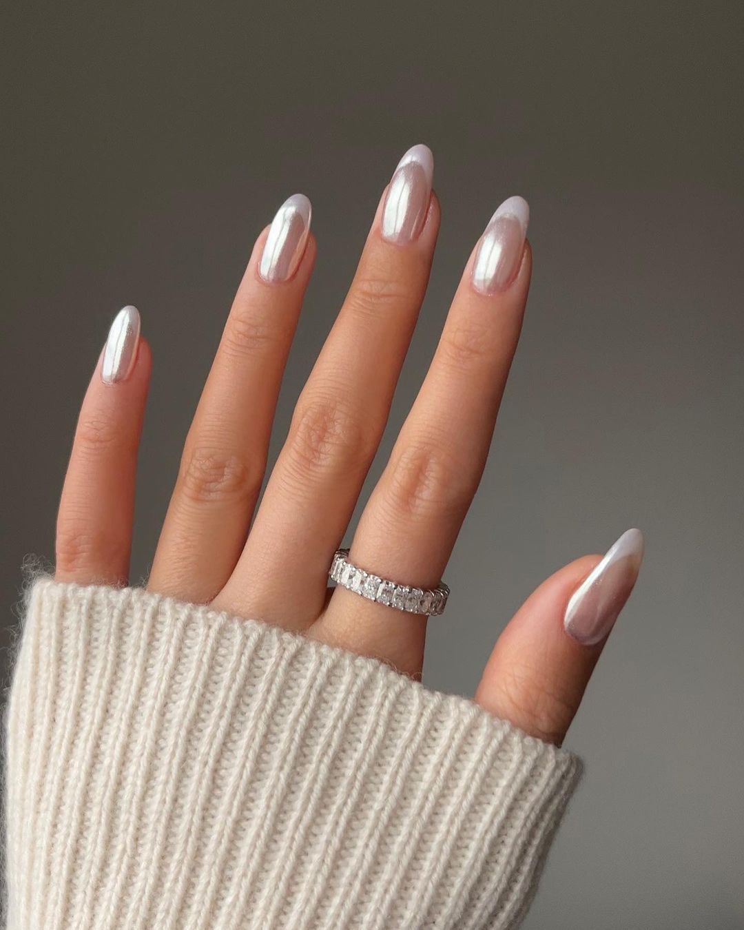 Warm White Subtle Chrome Warm White Subtle Chrome — White Chrome Nails