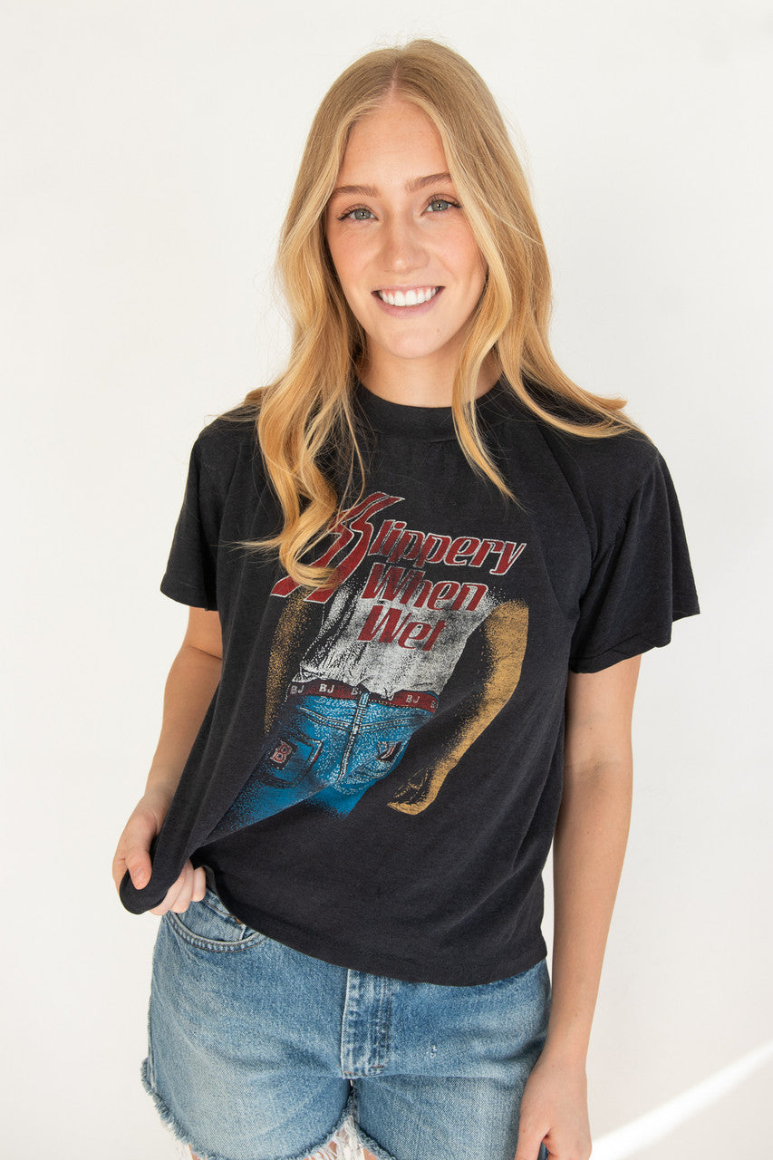 Vintage Graphic T-Shirt and Denim Shorts: Effortless 80s Cool Vintage Graphic T-Shirt and Denim Shorts: Effortless 80s Cool — 80s Outfits