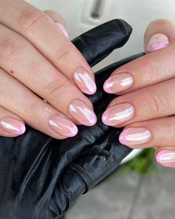 Avant-Garde Textured Green Tips Avant-Garde Textured Green Tips — Short French Tip Nails