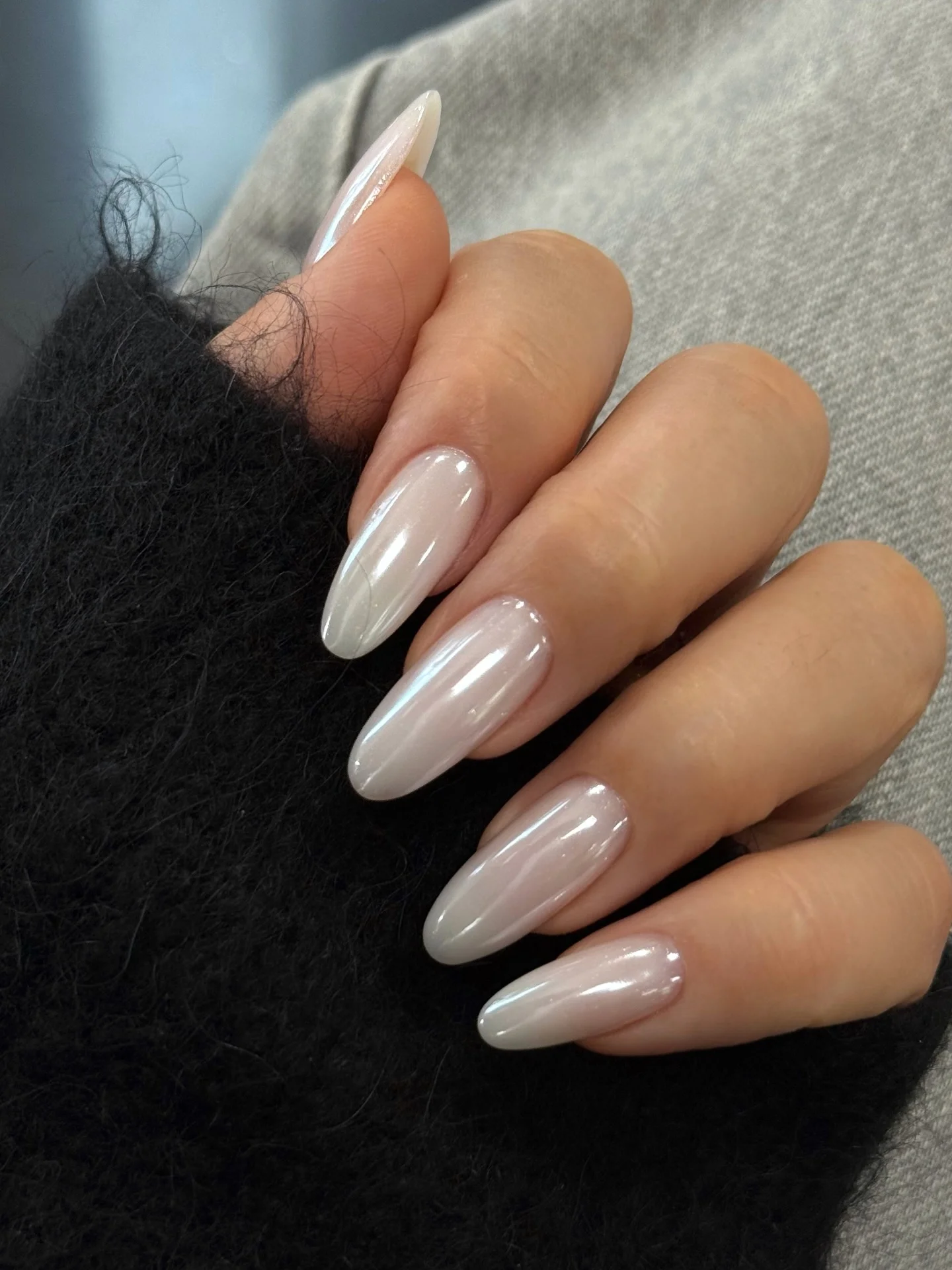21 Pearl Powder Nails for a Chic and Elegant Manicure