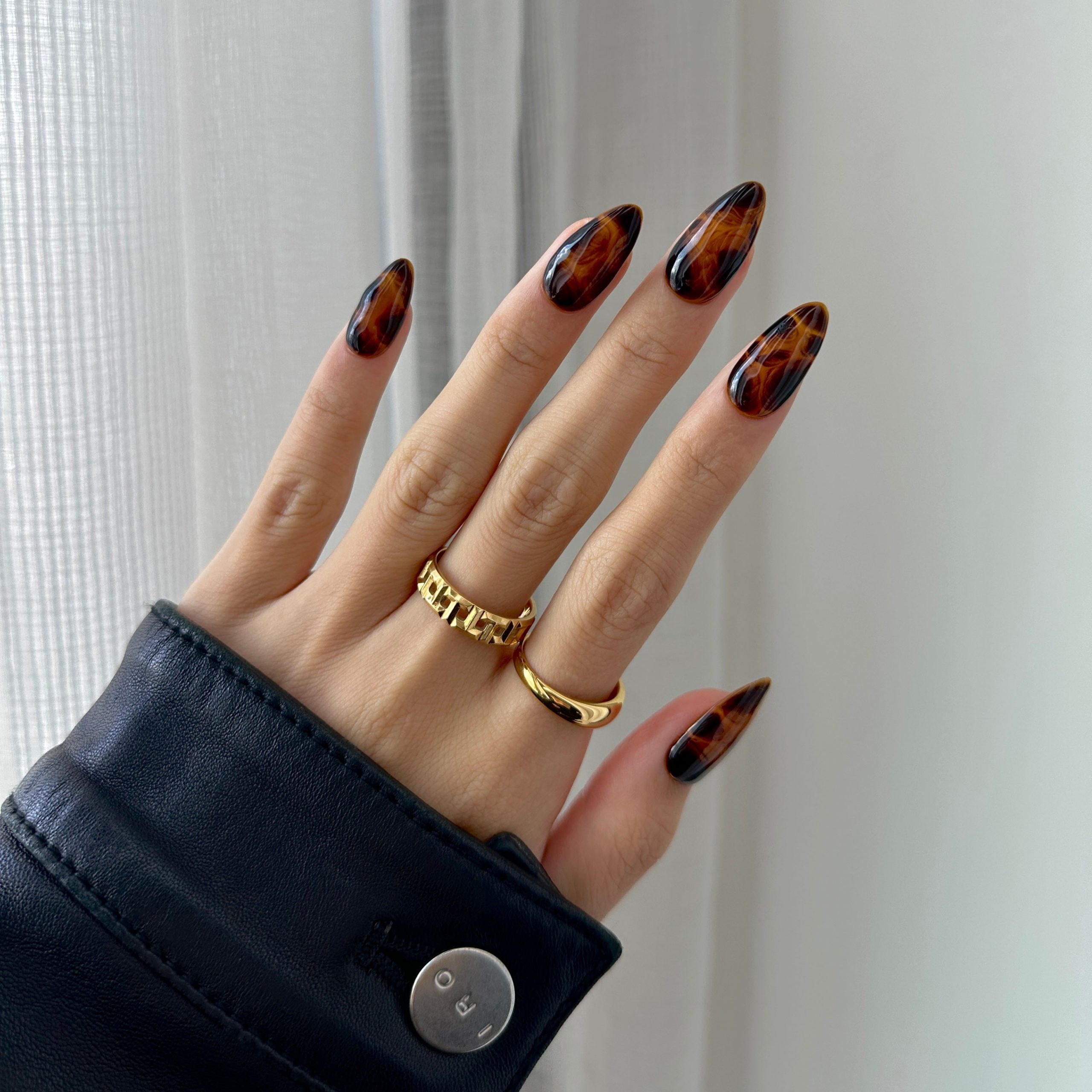 High Gloss Classic Deep Brown Tortoise Shell Stilettos High Gloss Classic Deep Brown Tortoise Shell Stilettos — Tortoise Shell Nails