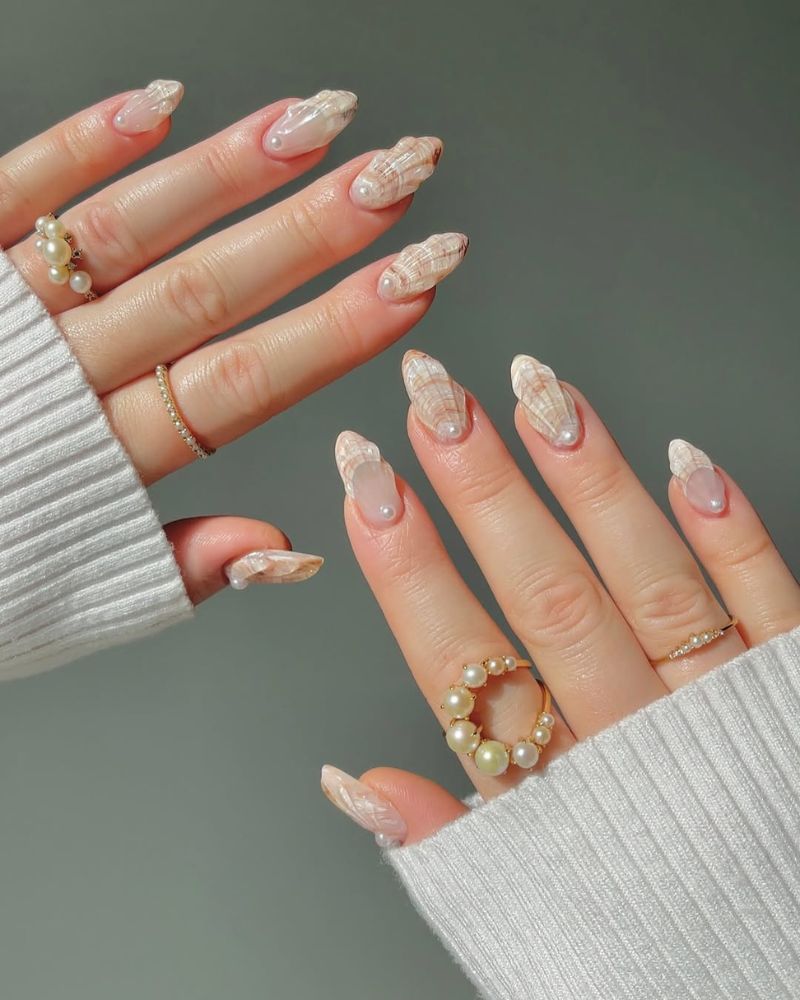 Nude Base Seashell Motif Nails Nude Base Seashell Motif Nails — Mermaid Nails