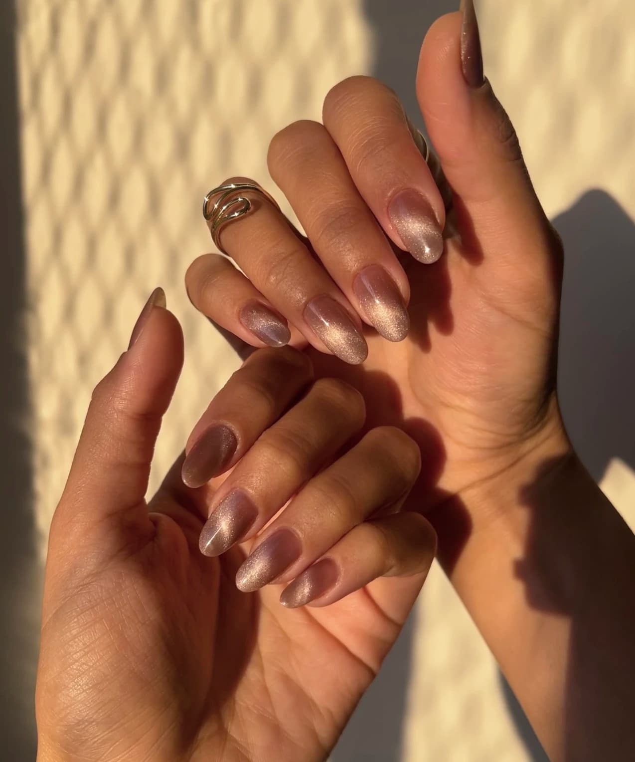 Taupe Cat-Eye Almond Nails Taupe Cat-Eye Almond Nails — Neutral Nails