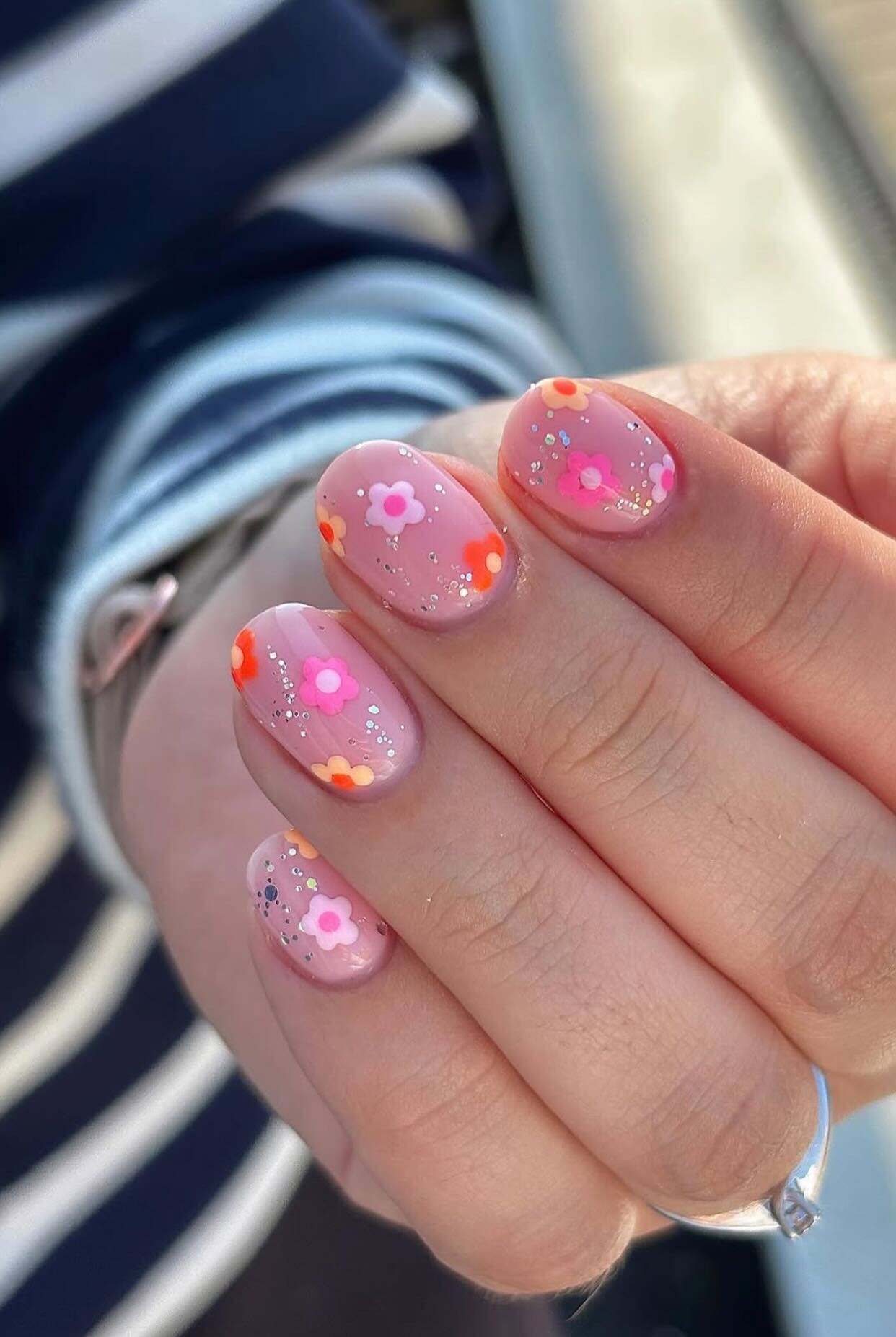Cheery Floral Glitter Short Ovals Cheery Floral Glitter Short Ovals — Short Gel Nails
