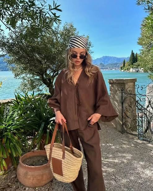 Oversized Linen Shirt and Pants for Travel Comfort Oversized Linen Shirt and Pants for Travel Comfort — Vacation Outfits