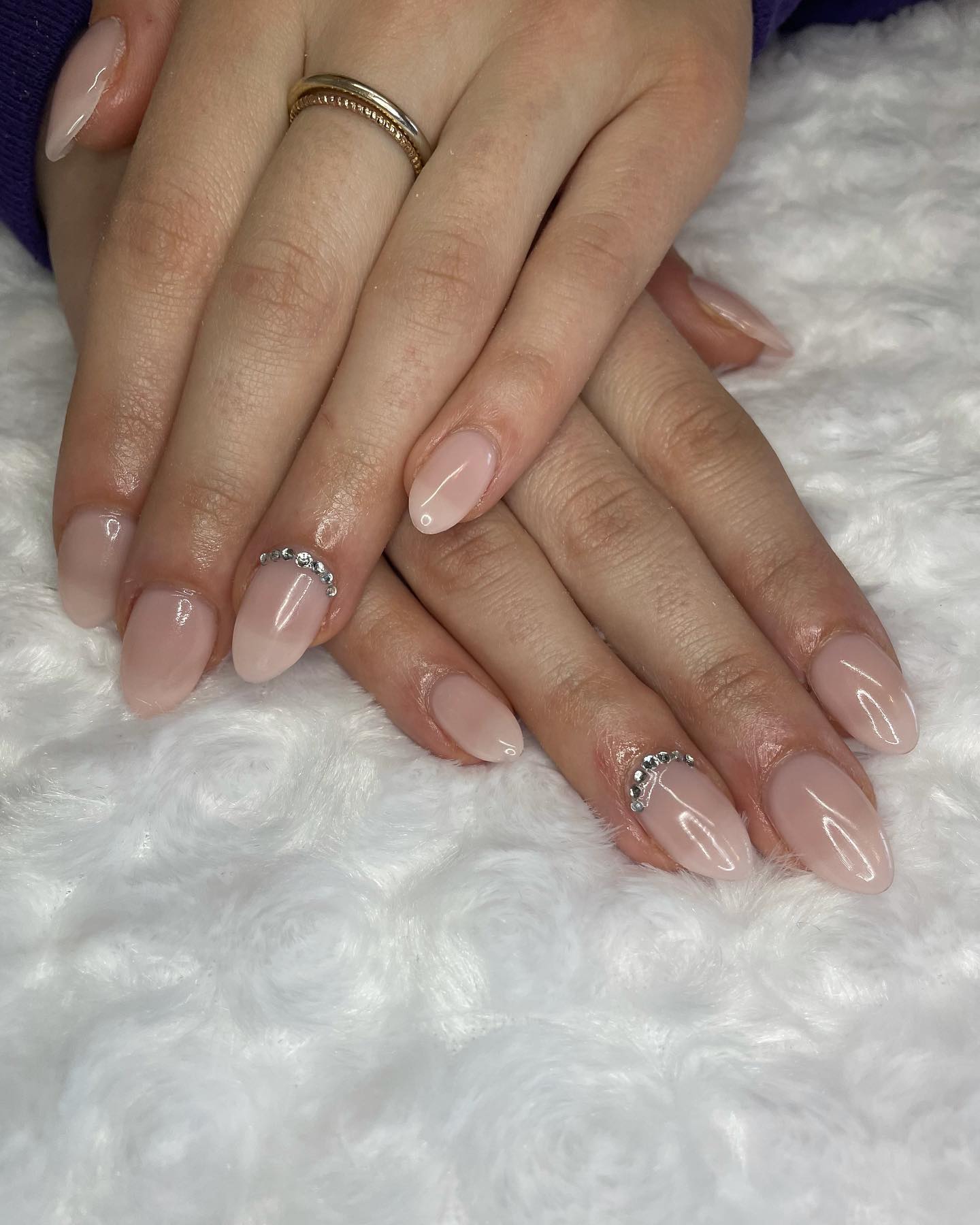 Everyday Bridal Visual Idea — Minimalist Nails