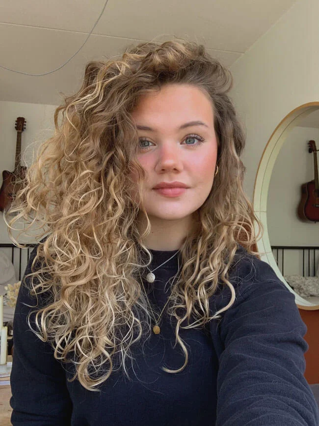 27 Long Wavy Hairstyles with Layers to Try in 2026
