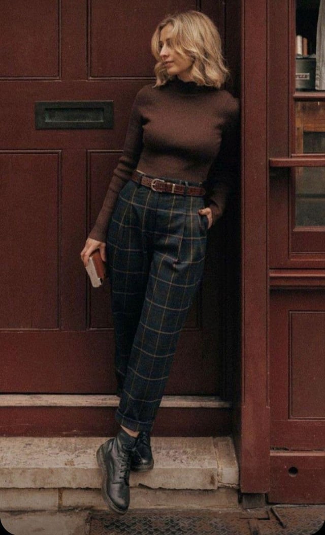 Turtleneck and Cropped Trousers: A Relaxed Academic Vibe Turtleneck and Cropped Trousers: A Relaxed Academic Vibe — Dark Academia Outfits