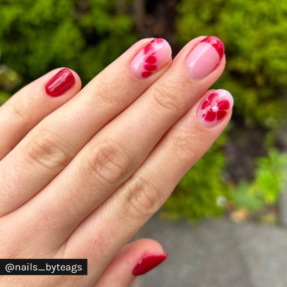 Sheer Pink Red Floral Blooming Gel Short Nails Sheer Pink Red Floral Blooming Gel Short Nails — Blooming Gel Nails