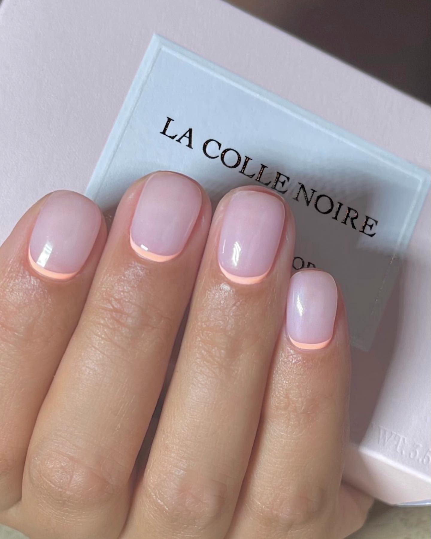 Sheer Pink Peach Outline Short Nails — Reverse French Nails