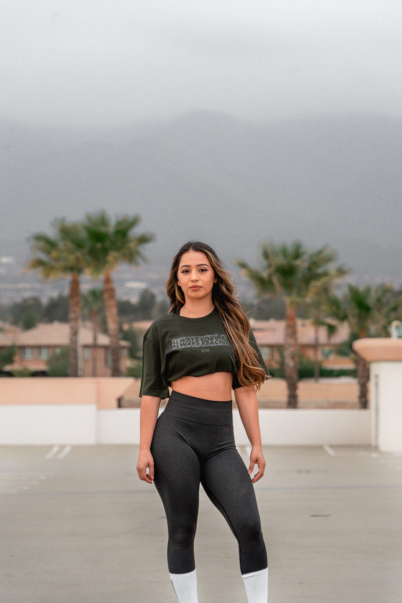 Dark Green Cropped Top with High-Waisted Leggings Dark Green Cropped Top with High-Waisted Leggings — Athleisure Outfits