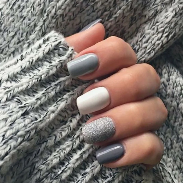 Mixed Finish Gray White and Glitter Nails Mixed Finish Gray White and Glitter Nails — Gray Nails