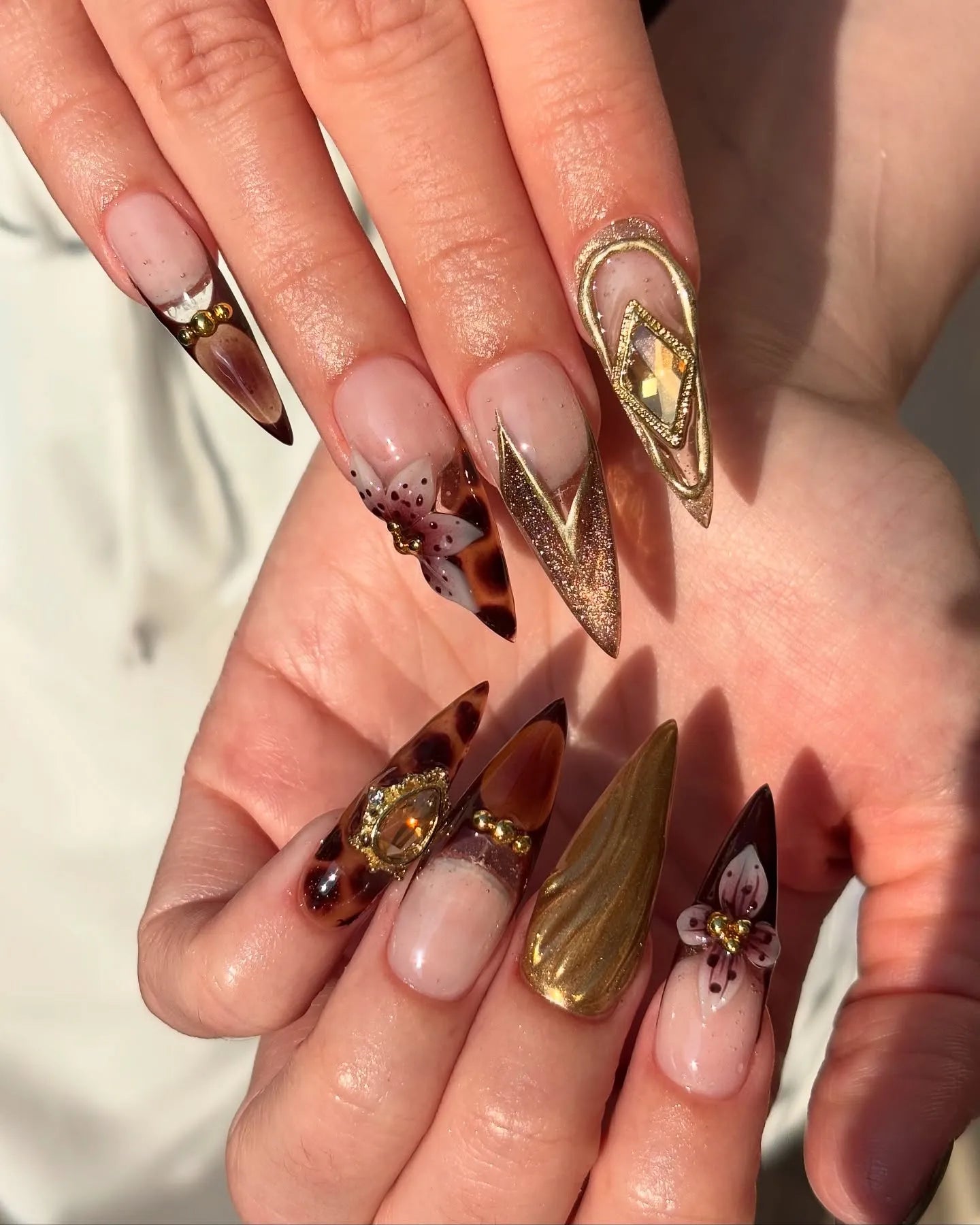 Brown Tortoise Shell with Gold Gems — Press On Nails