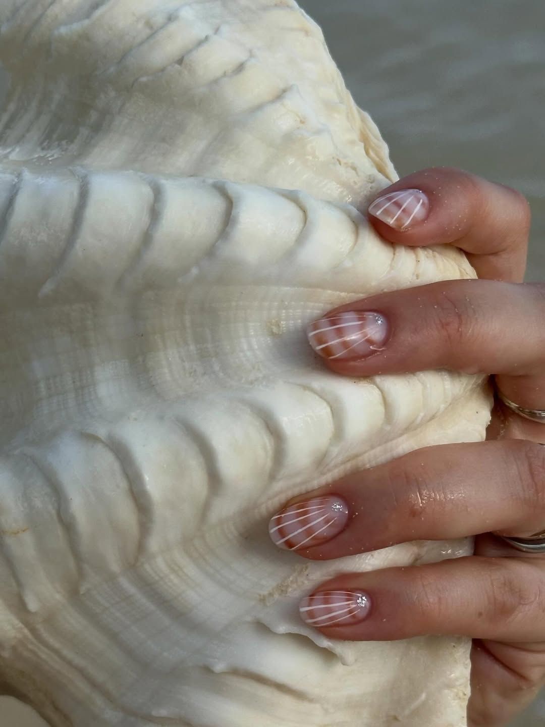 Minimalist Brown French Tips Heart Accent — Short Round Nails