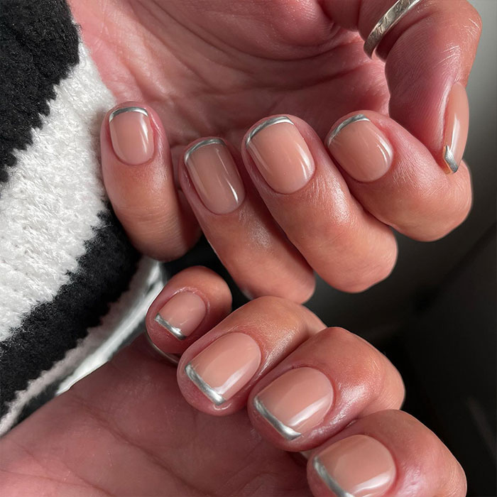 Metallic Silver Line Accents Metallic Silver Line Accents — Chrome French Tip Nails