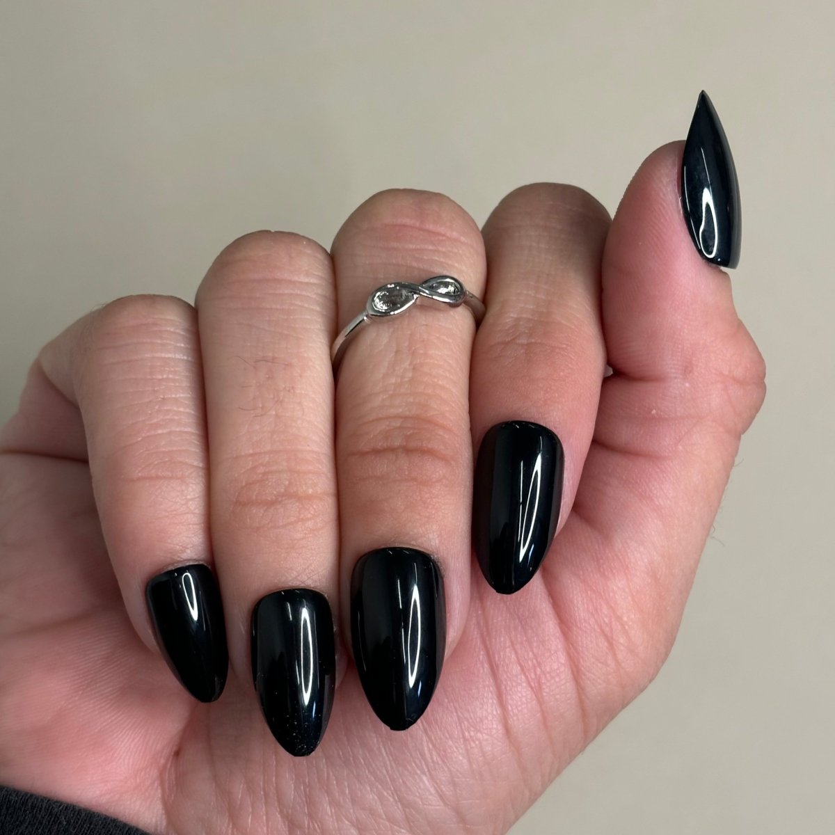 Short Glossy Black Almond Nails Short Glossy Black Almond Nails — Dark Nails