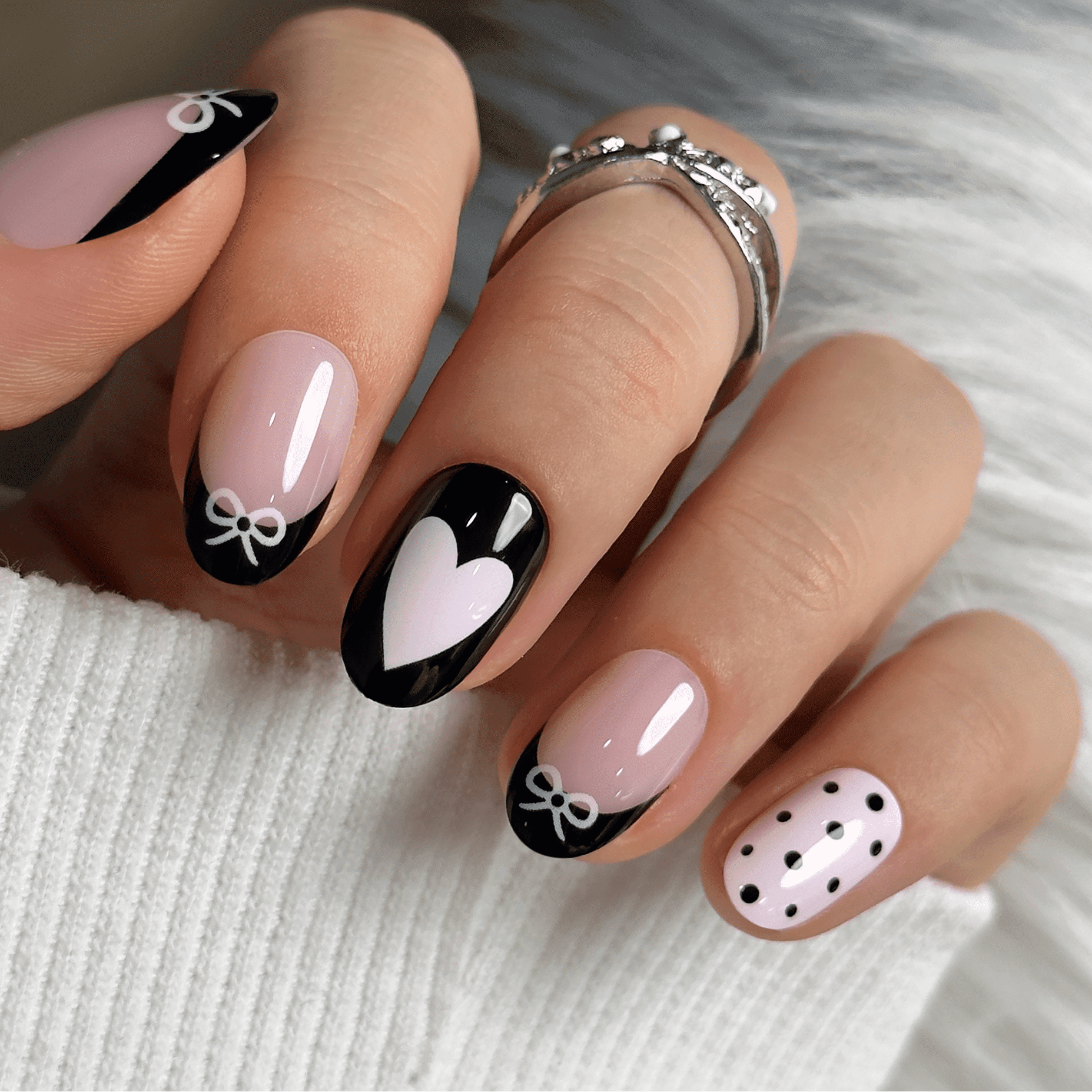 Valentines-Day Visual Idea Valentines-Day Visual Idea — Oval Nails