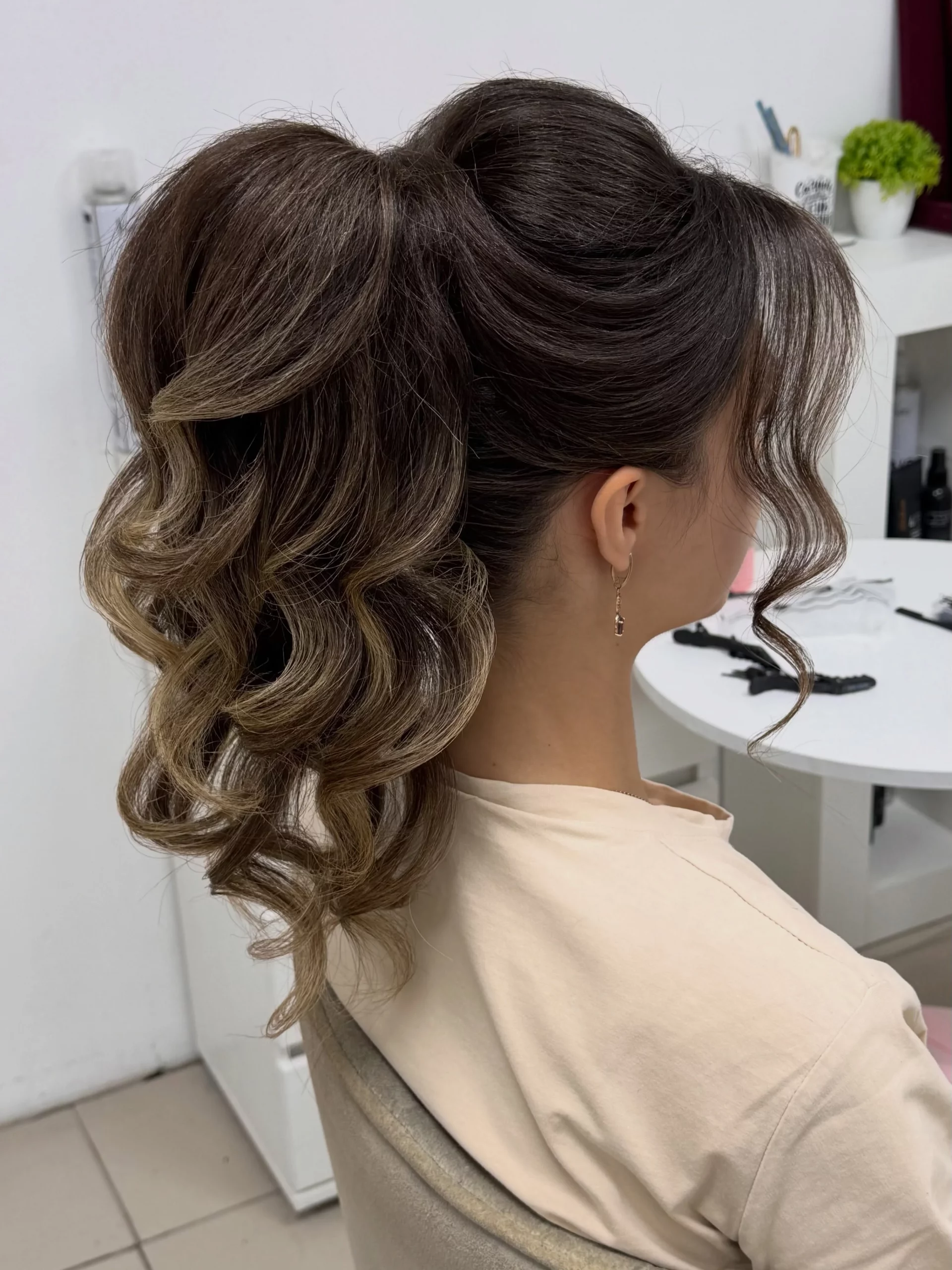 28 Easy Medium-Length Hairstyles for Women You’ll Want to Try