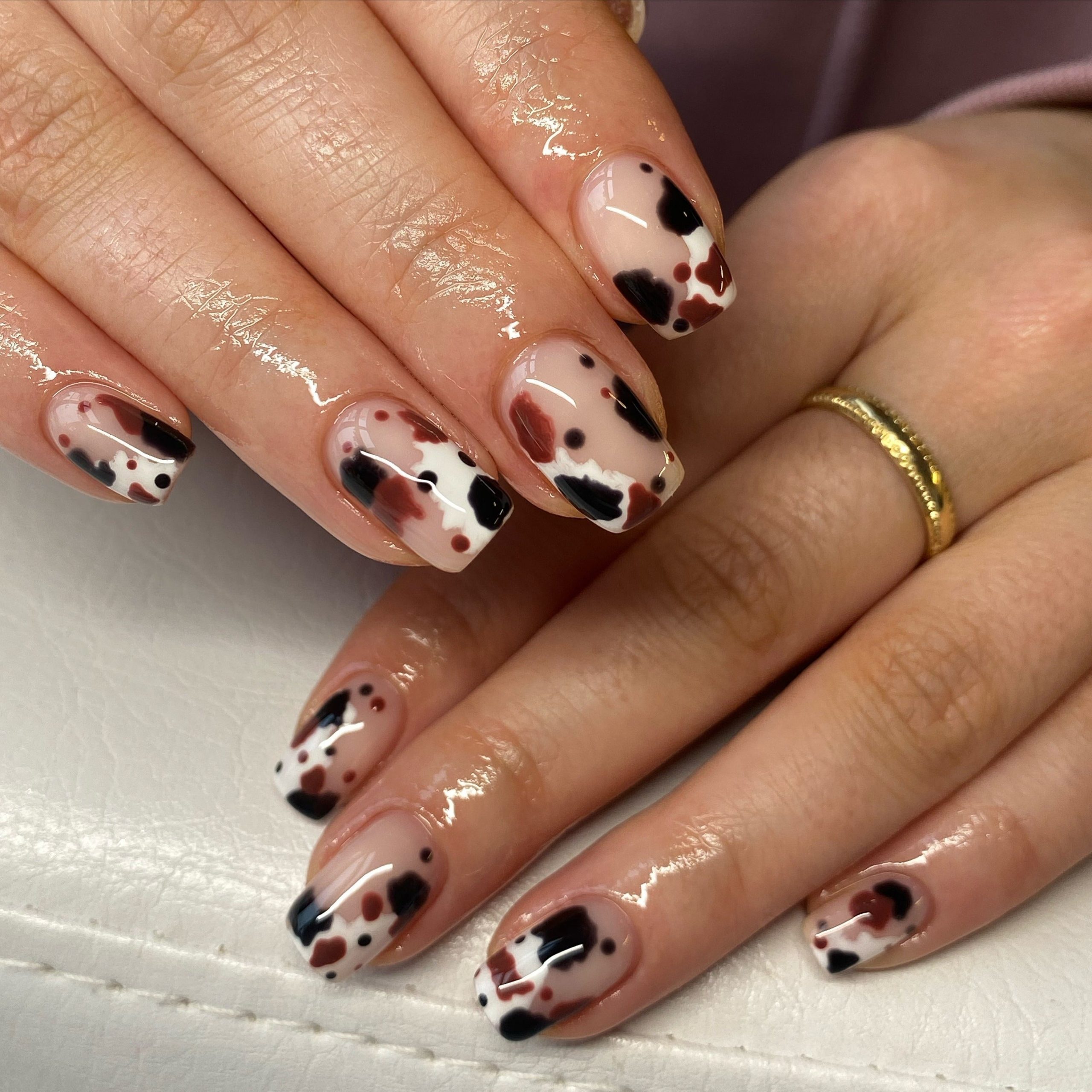 Short Oval Nude Base Scattered Cow Print Short Oval Nude Base Scattered Cow Print — Cow Print Nails