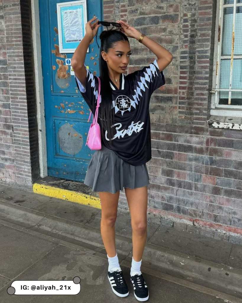 Oversized Black Jersey with Pleated Mini Skirt Oversized Black Jersey with Pleated Mini Skirt — Jersey Outfits