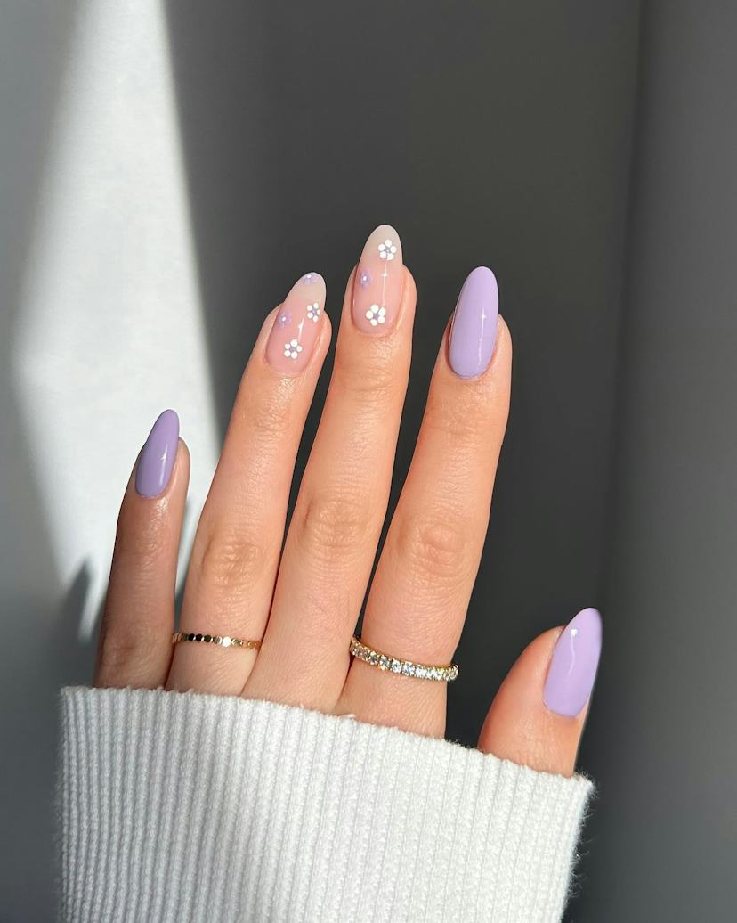 Medium Oval Lavender With Floral Decals Medium Oval Lavender With Floral Decals — Lavender Nails