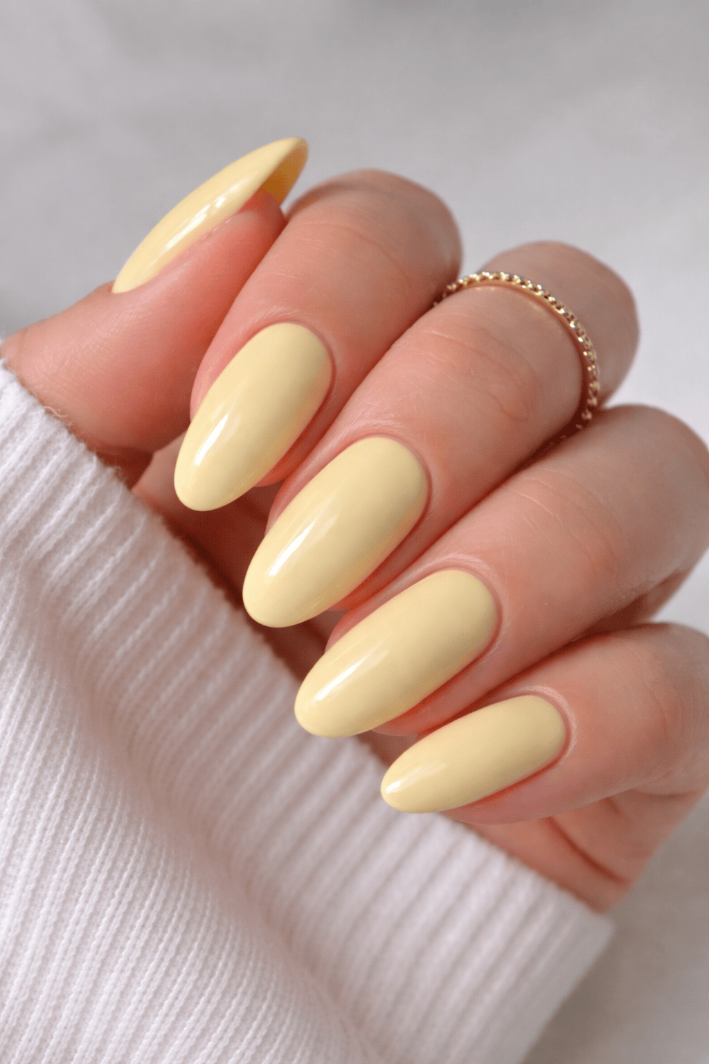 Pale Yellow Glossy Oval Nails Pale Yellow Glossy Oval Nails — Dip Powder Nails