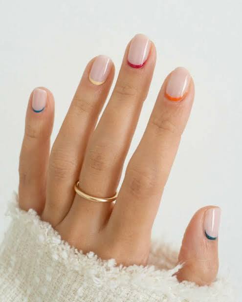 Thin Color Lines Short Almond — Reverse French Nails