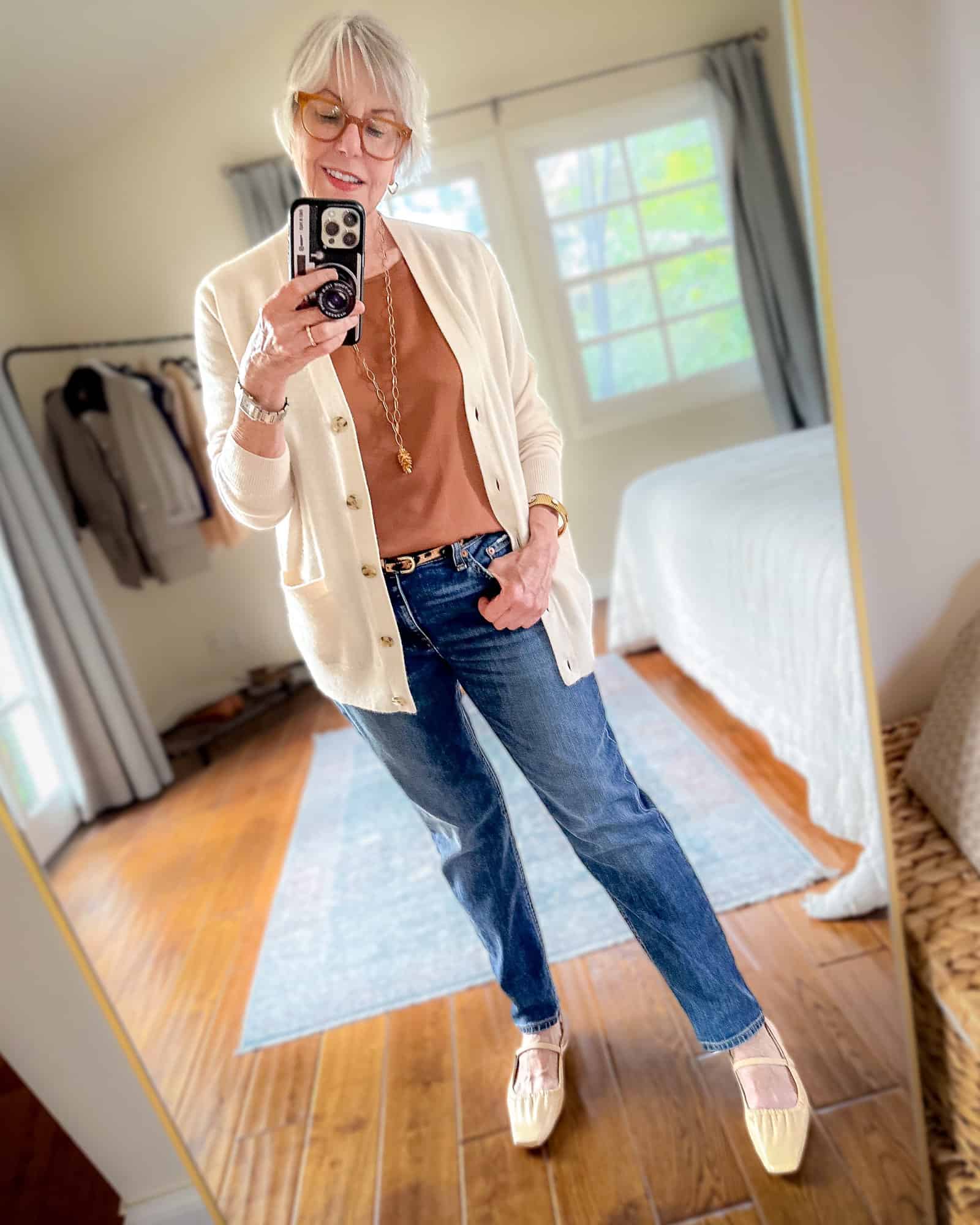 Cream Cardigan Over Tee and Jeans for Cozy Casual Cream Cardigan Over Tee and Jeans for Cozy Casual — Casual Outfits