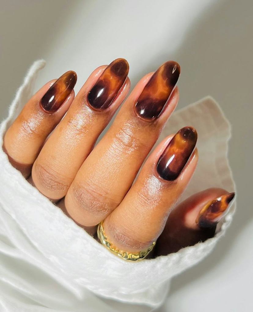 Glossy Tortoiseshell Almonds Glossy Tortoiseshell Almonds — Preppy Nails