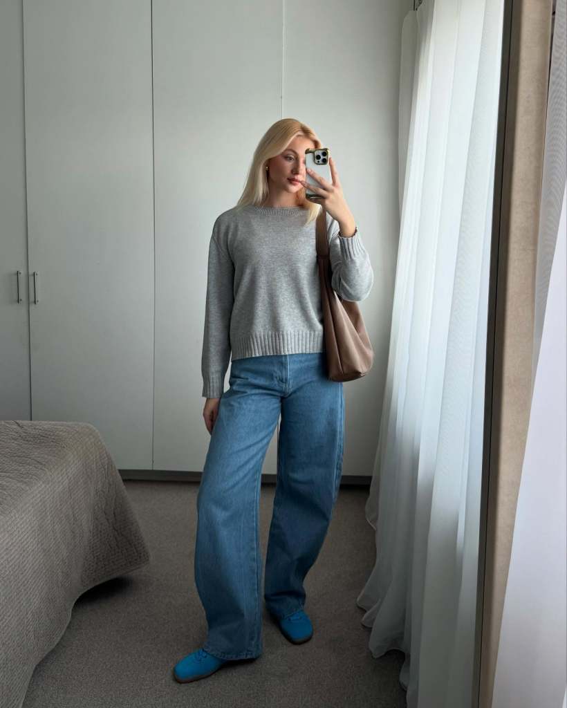 Grey Crewneck Sweater with Wide-Leg Jeans for Ultimate Comfort Grey Crewneck Sweater with Wide-Leg Jeans for Ultimate Comfort — College Outfits