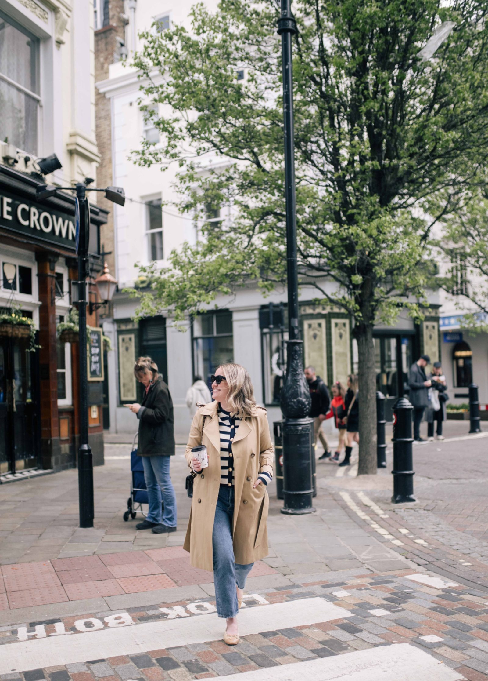 Classic Beige Trench Coat with Striped Top and Jeans for Everyday London Style Classic Beige Trench Coat with Striped Top and Jeans for Everyday London Style — London Outfits