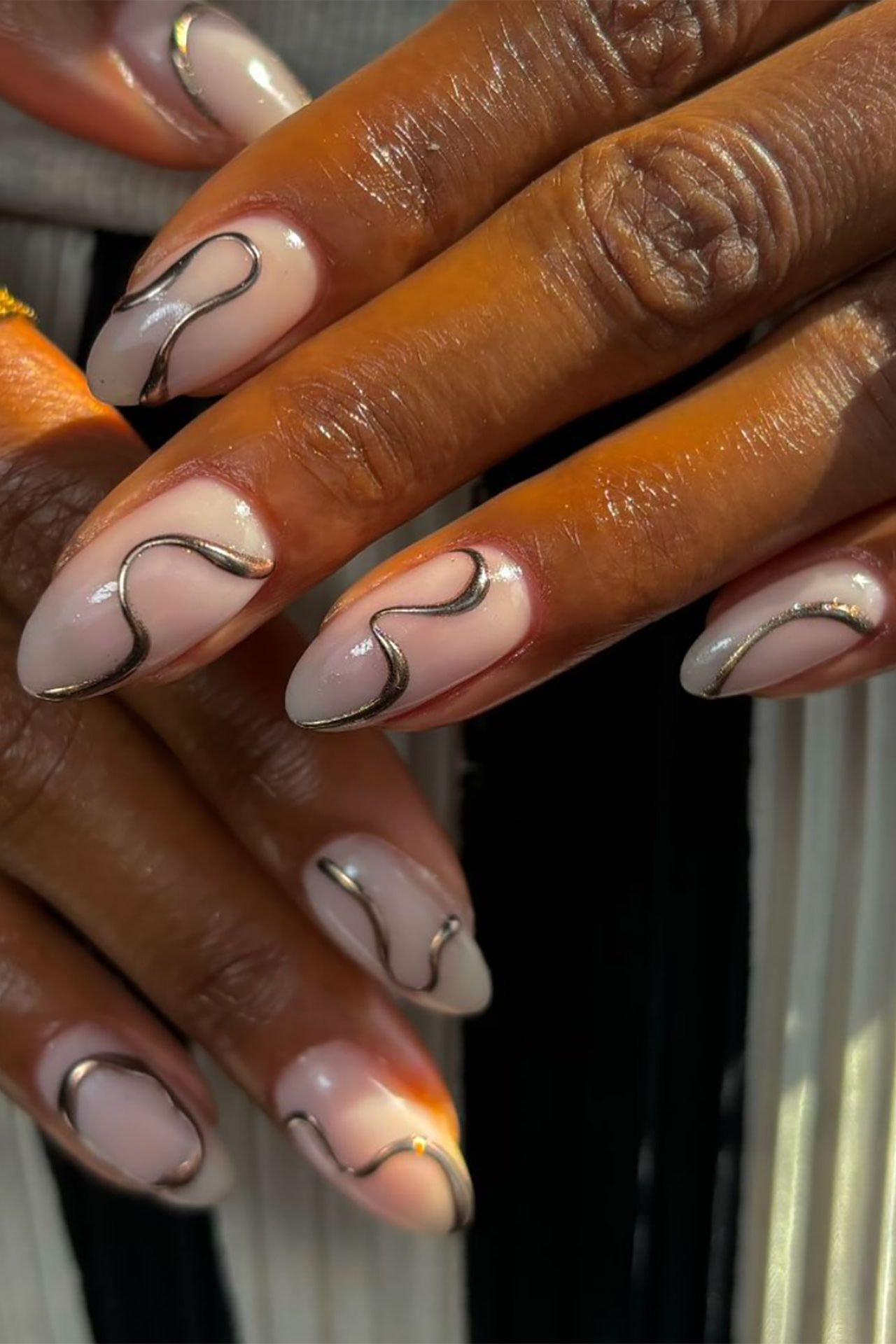 Thin Metallic Wavy Lines Visual Idea — Minimalist Nails
