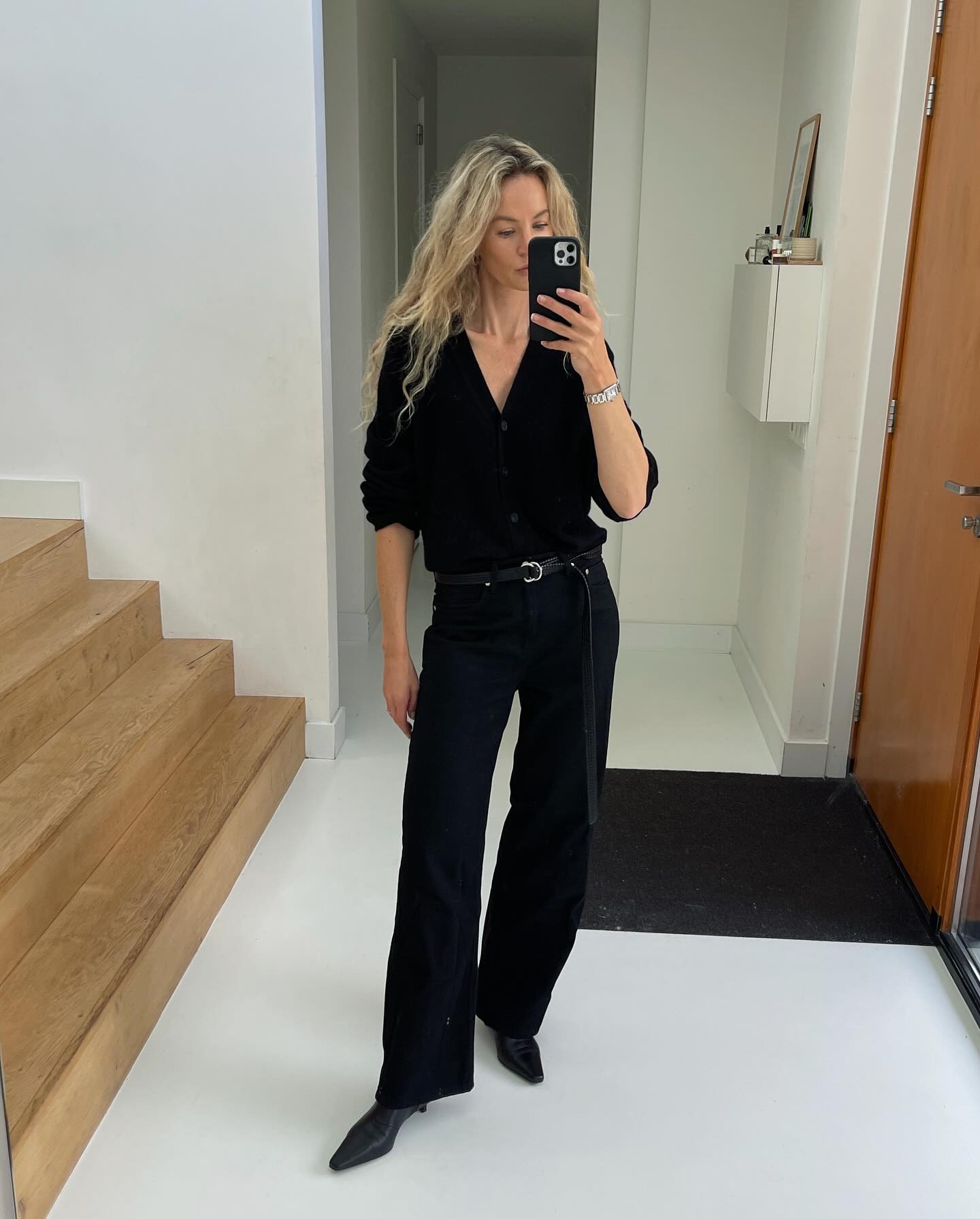 Relaxed Monochromatic Black Knit Ensemble Relaxed Monochromatic Black Knit Ensemble — Basic Outfits