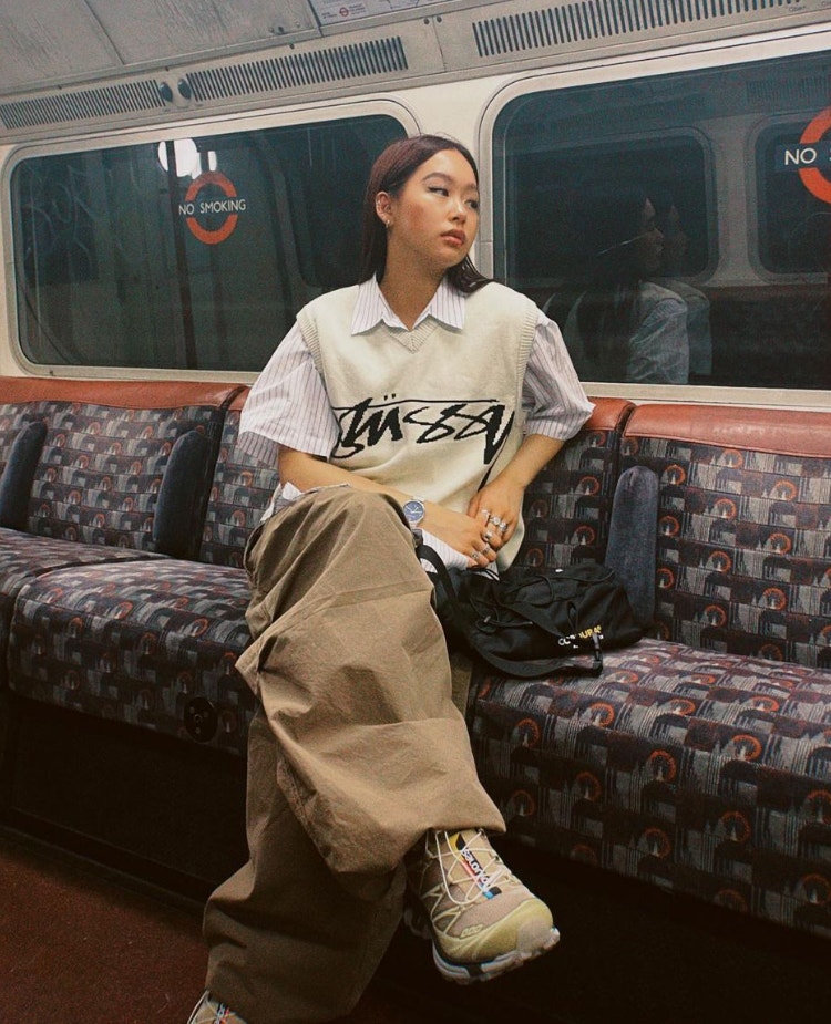 Sweater Vest and Baggy Cargo Pants for a Commuter Look — Gorpcore Outfits