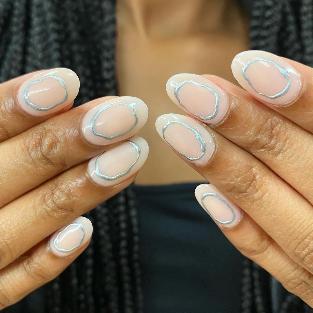 Thin Silver Outline On Each Nail Visual Idea Thin Silver Outline On Each Nail Visual Idea — Oval Nails