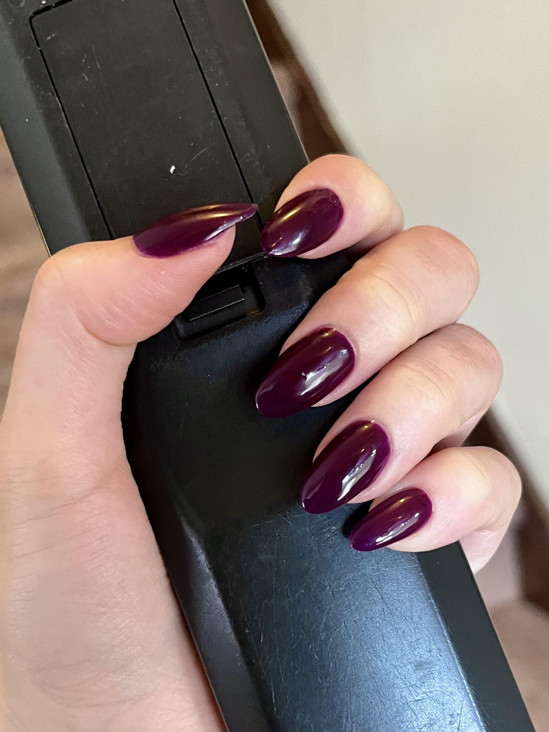 Short Eggplant Purple Glossy Ovals Short Eggplant Purple Glossy Ovals — Dark Purple Nails