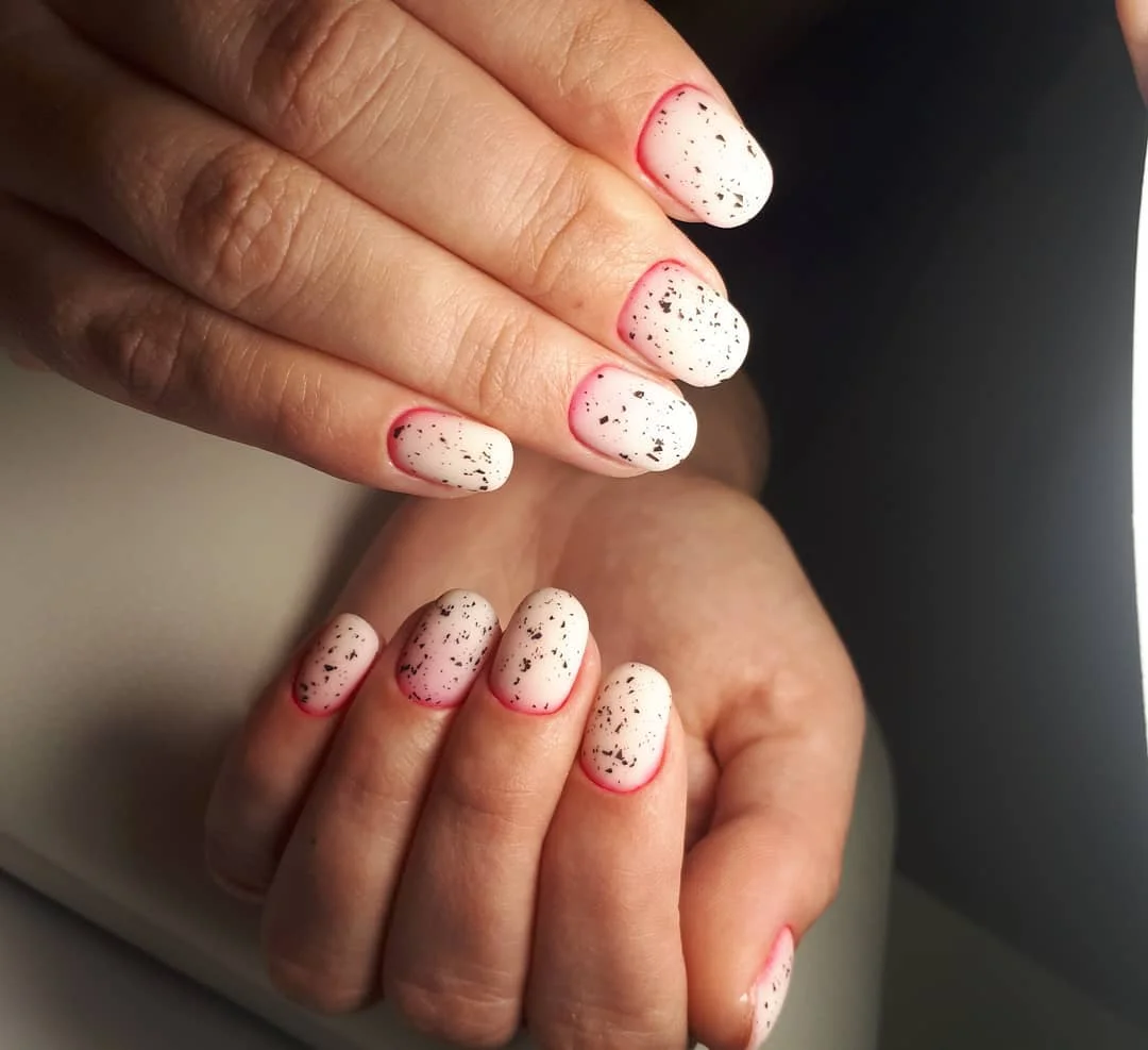 30 Elegant Milky Oval Nails With a Glossy Shine for a Timeless, Feminine Manicure Look