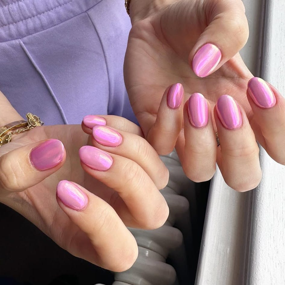 Vibrant Pink Iridescent Medium Oval Vibrant Pink Iridescent Medium Oval — Chrome Nails
