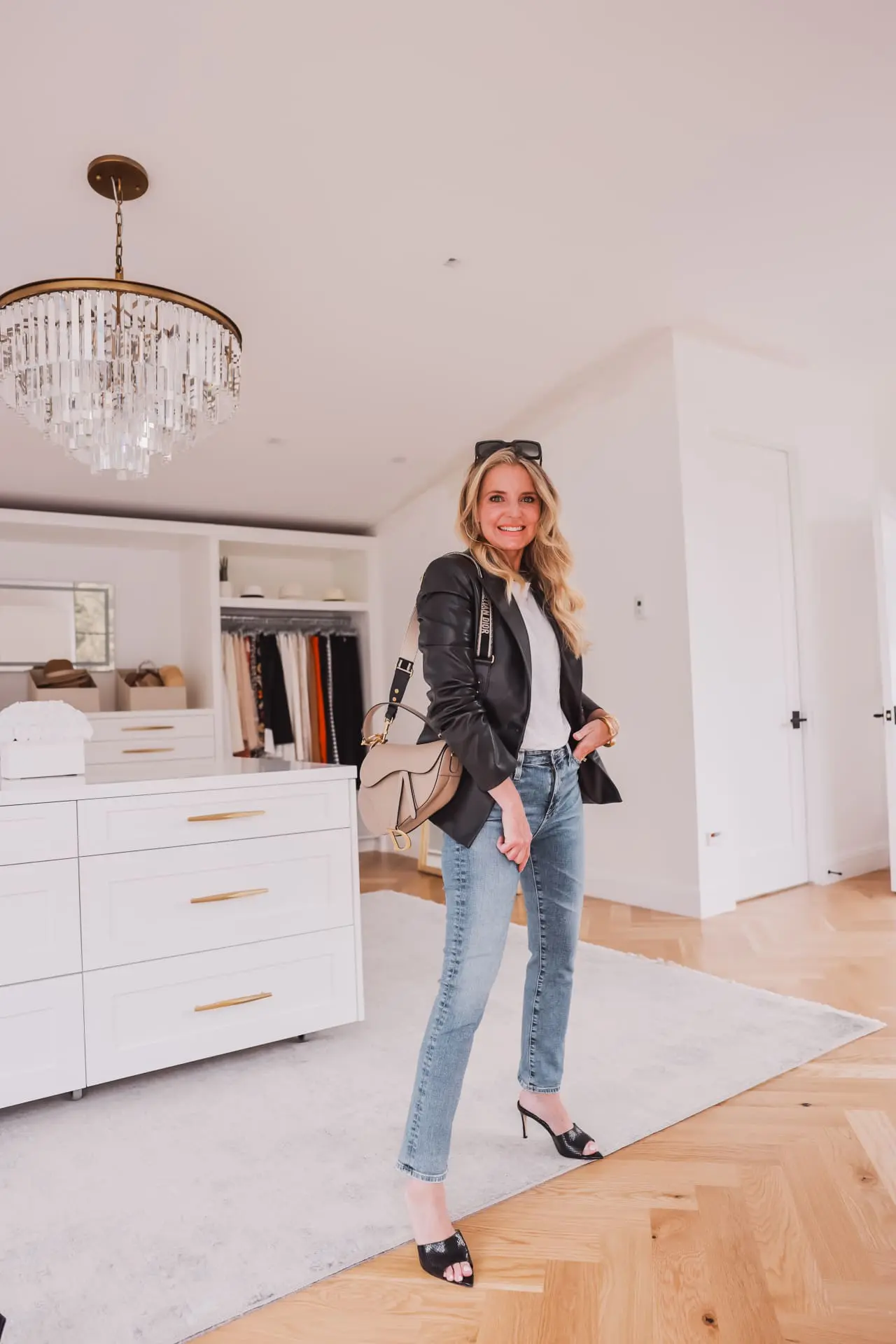 Smart Casual Black Blazer and Jeans Smart Casual Black Blazer and Jeans — Cute Outfits