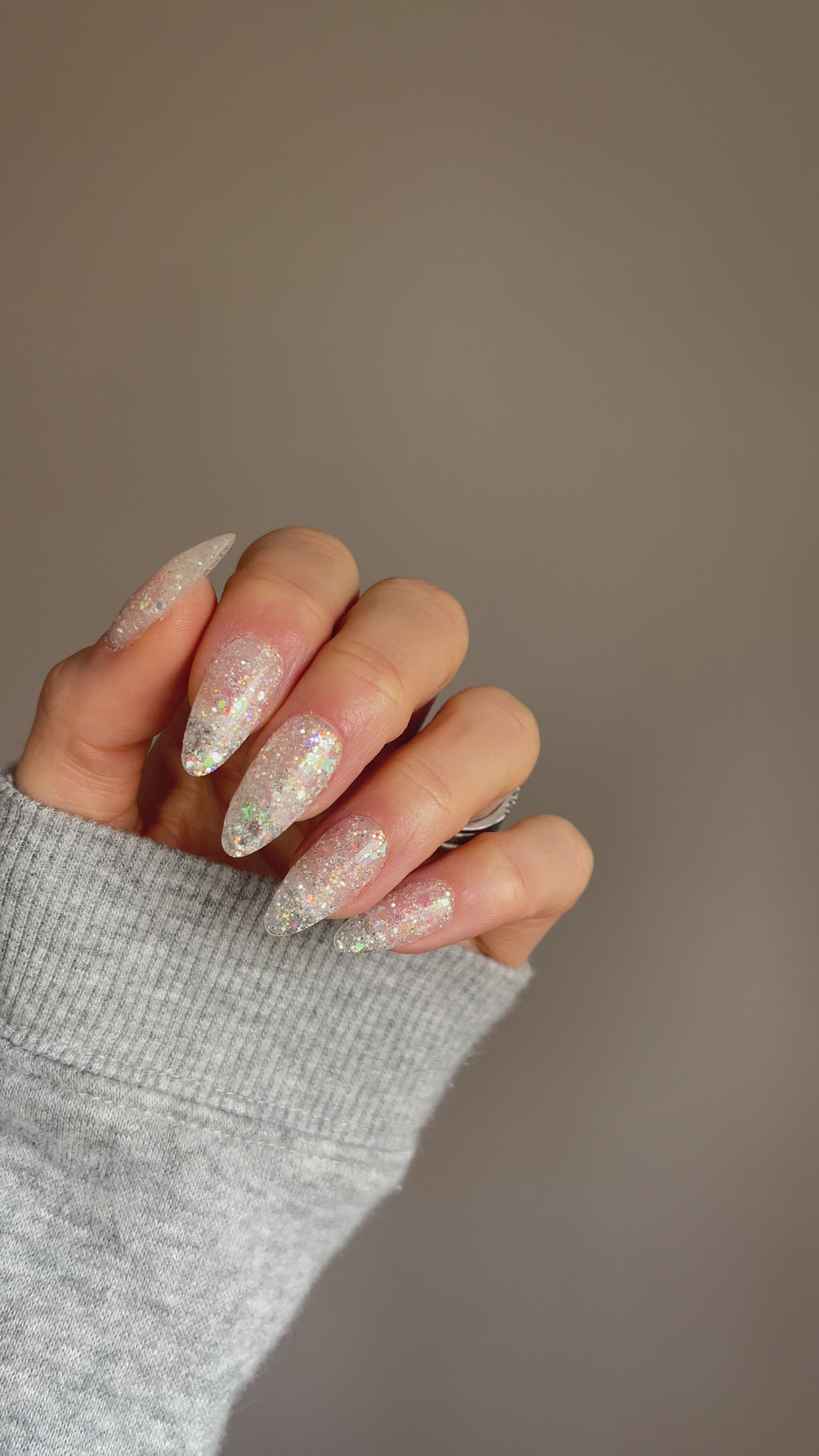 Glossy Glitter Visual Idea Glossy Glitter Visual Idea — Clear Nails