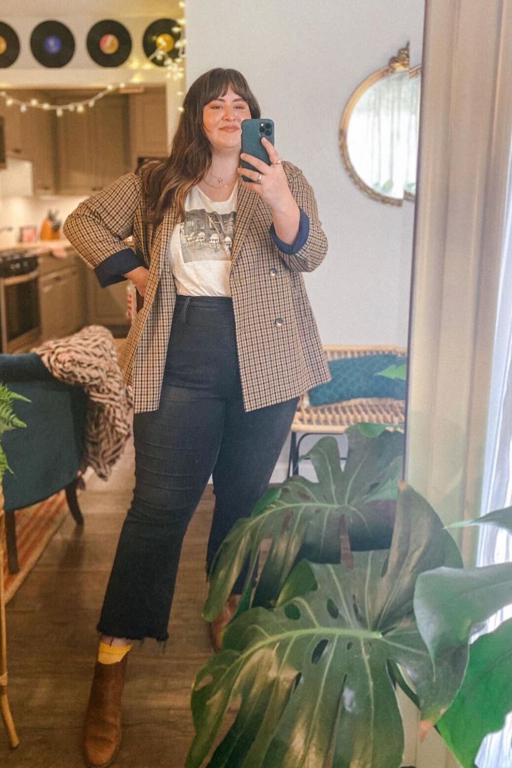 Smart Casual Plaid Blazer Over Graphic Tee and Jeans Smart Casual Plaid Blazer Over Graphic Tee and Jeans — Plus Size Outfits