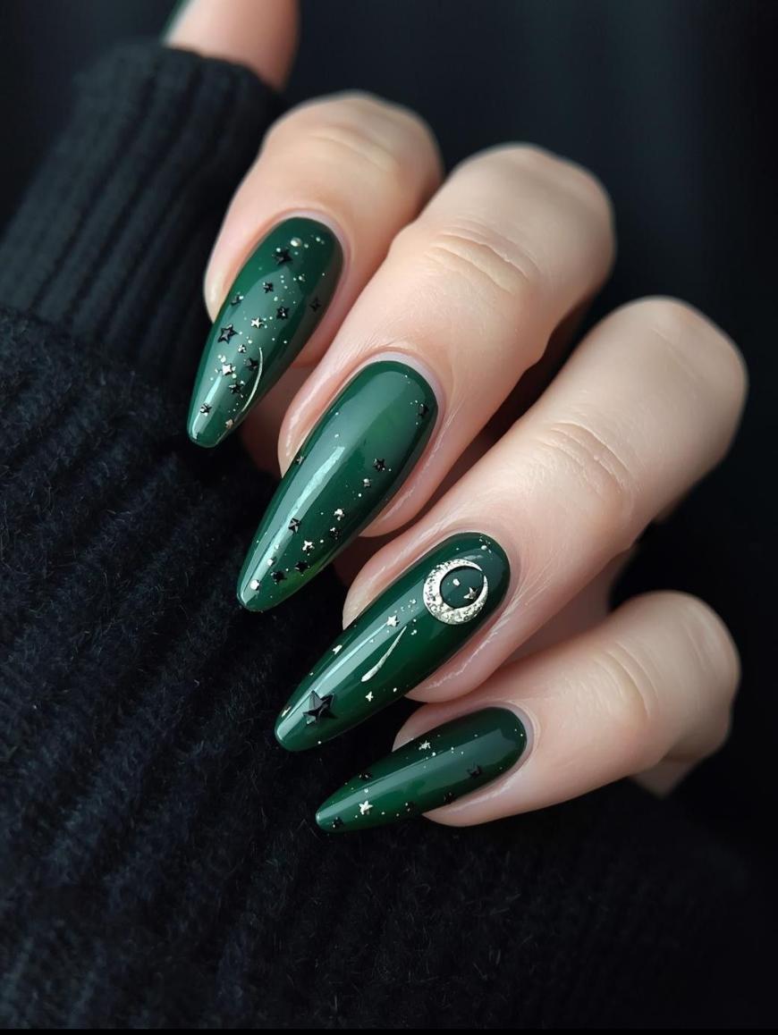 Glitter Star Moon Charm Coffin Nails Glitter Star Moon Charm Coffin Nails — Dark Green Nails