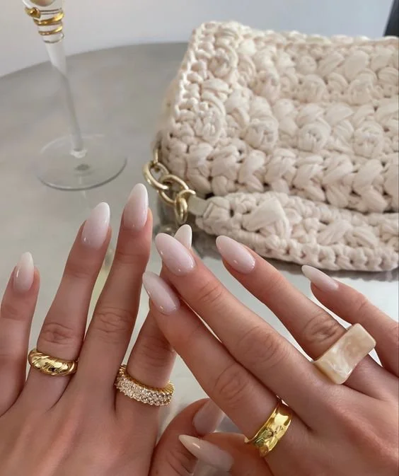 Milky Pink to Off-White Ombre Almond Milky Pink to Off-White Ombre Almond — Neutral Nails