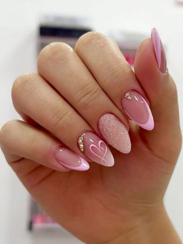 Glossy Glitter Visual Idea Glossy Glitter Visual Idea — Quinceanera Nails