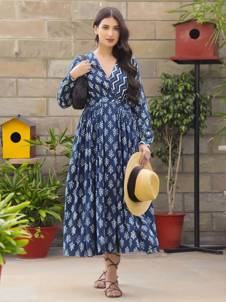 Blue and White Printed Wrap Dress with Straw Hat Blue and White Printed Wrap Dress with Straw Hat — Picture Day Outfits