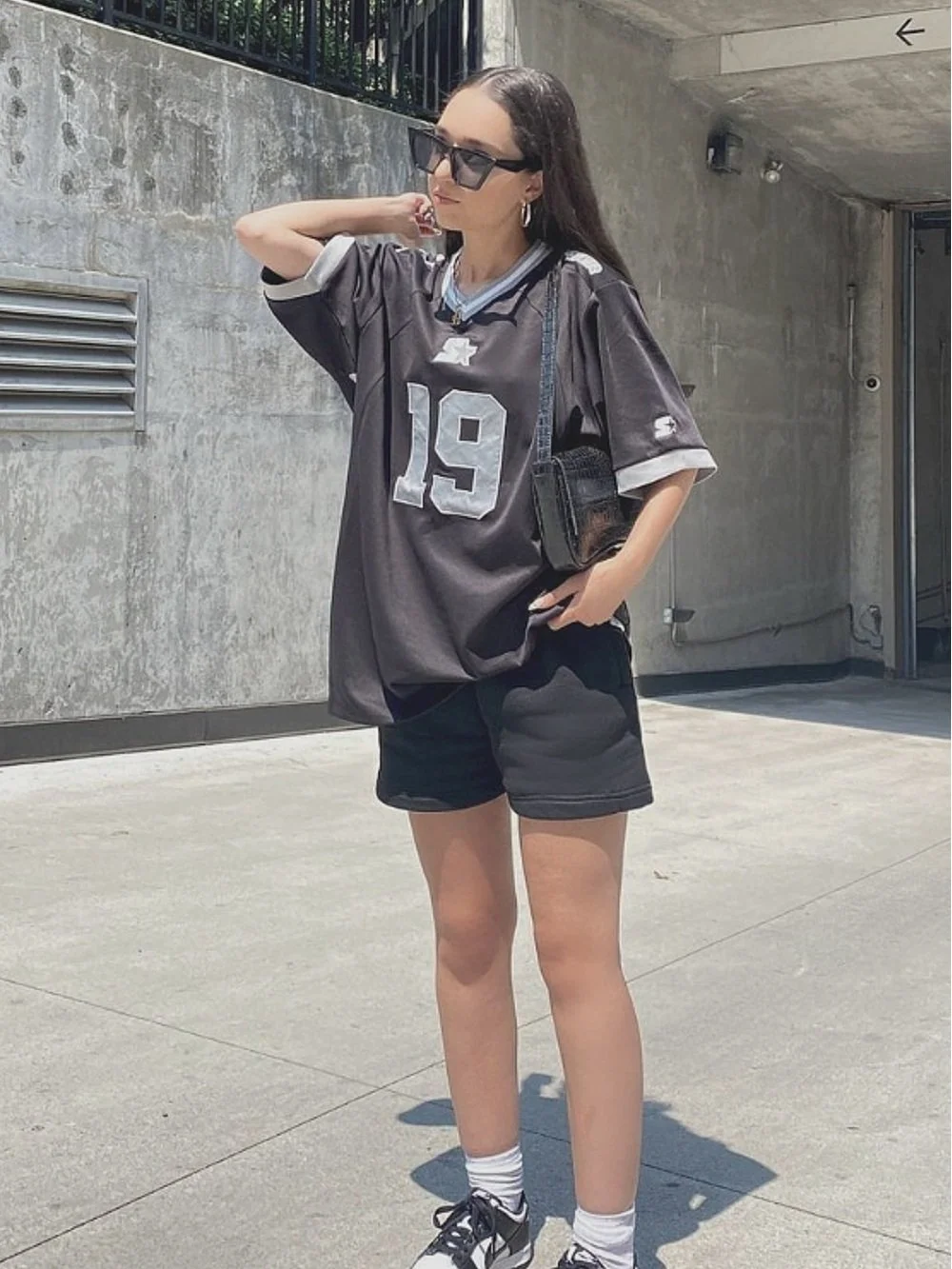 Oversized Football Jersey with Black Shorts and Sneakers Oversized Football Jersey with Black Shorts and Sneakers — Jersey Outfits