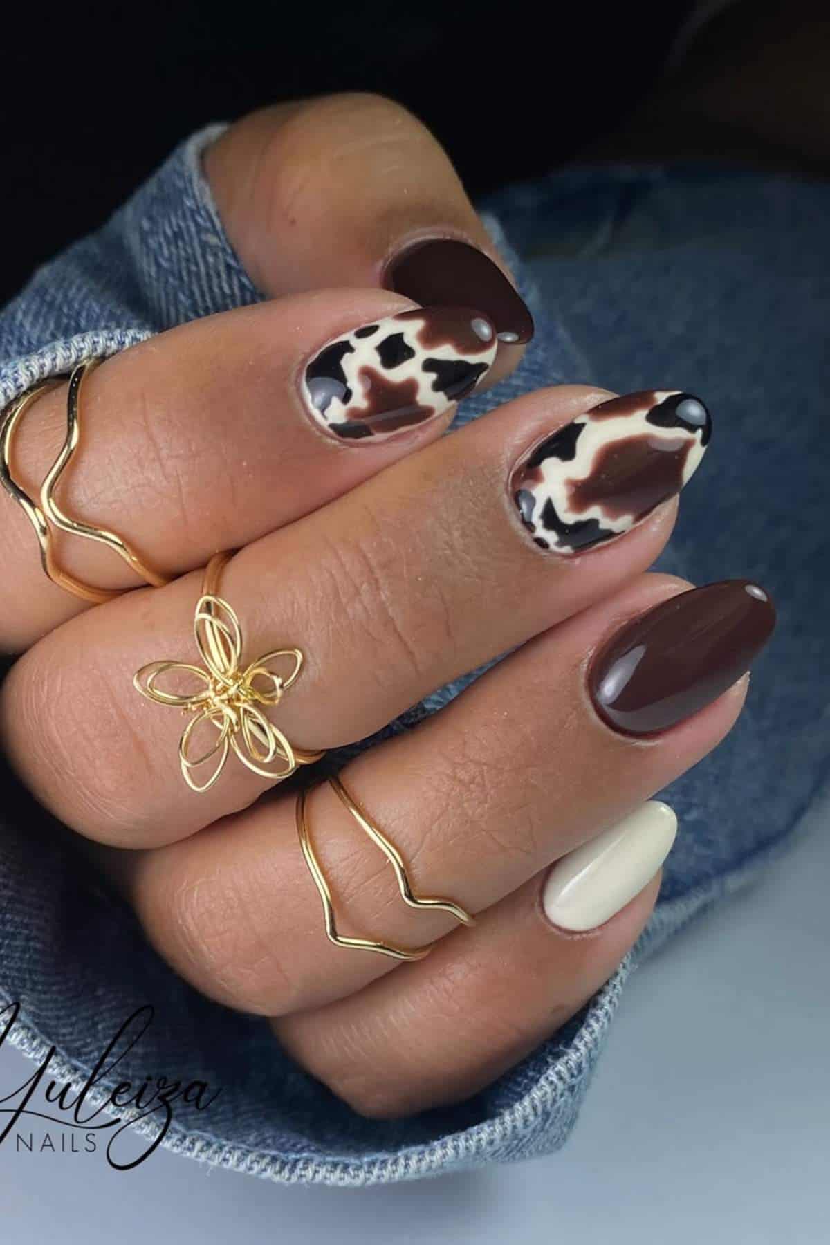 Autumn Winter Deep Brown Base White and Brown Cow Print Autumn Winter Deep Brown Base White and Brown Cow Print — Cow Print Nails